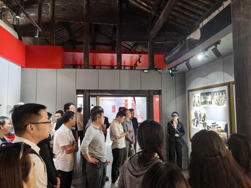 循跡悟思想 發(fā)揚(yáng)鐵作風(fēng) 凝心促踐行  亞通新材黨總支開(kāi)展主題黨日活動(dòng)3.jpg